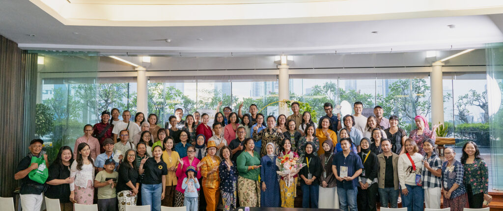 foto bersama di peluncuran buku belajar meditasi belajar hidup
